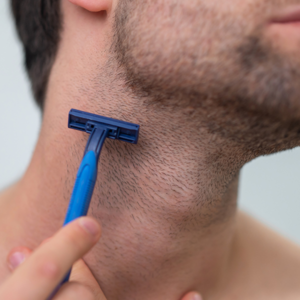 Cómo calmar la irritación después del afeitado con cosmética natural