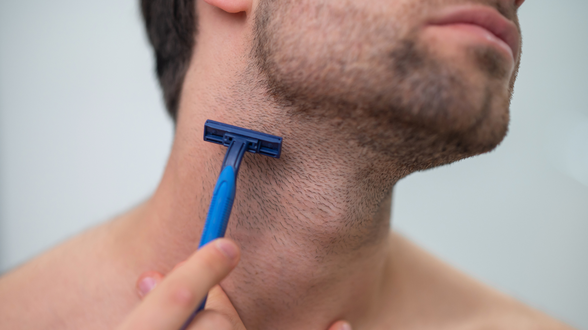 Cómo calmar la irritación después del afeitado con cosmética natural